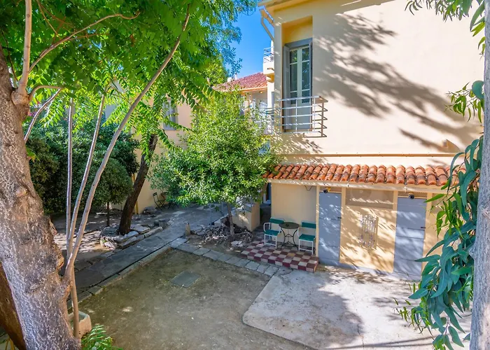 A Painter'S House In Plaka