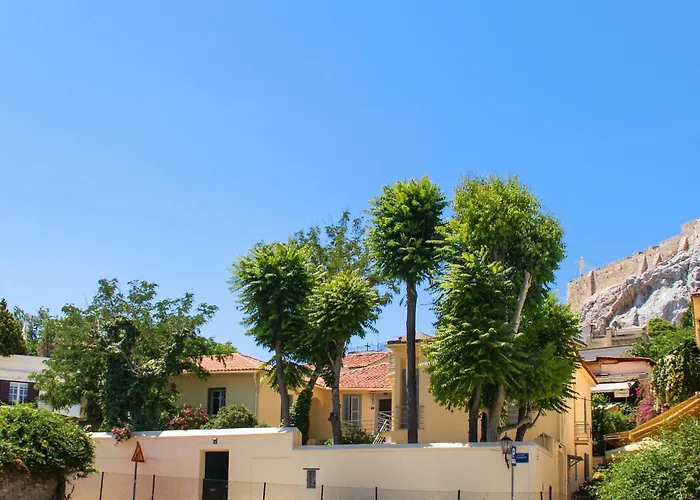A Painter'S House In Plaka
